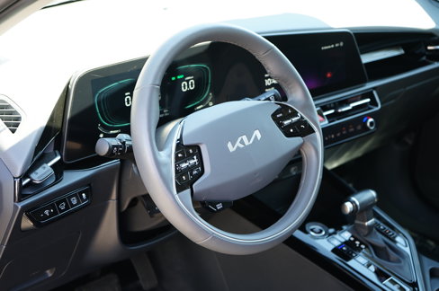 Used 2023 Kia Niro SX image 17
