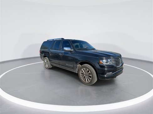 Used 2015 Lincoln Navigator L 4WD image 2