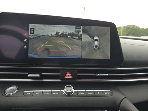 Used 2024 Hyundai Elantra Limited image 24