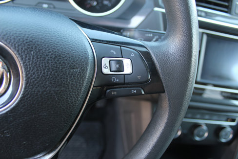Used 2018 Volkswagen Tiguan S image 26