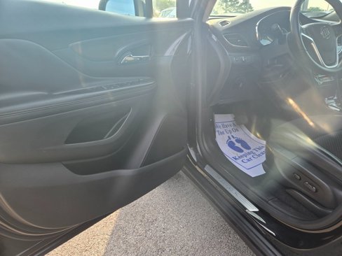 Used 2021 Buick Encore Preferred image 6