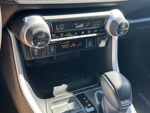 Used 2020 Toyota RAV4 XLE image 15