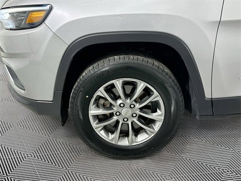 Used 2020 Jeep Cherokee Latitude Plus w/ Cold Weather Group image 28