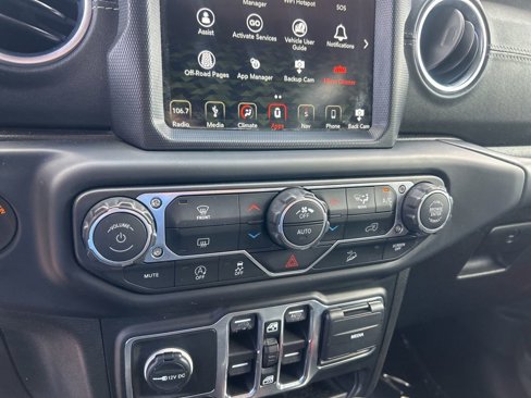 Used 2018 Jeep Wrangler Unlimited Sahara image 40