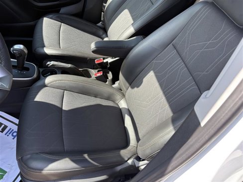 Used 2022 Chevrolet Trax LT w/ LT Convenience Package image 7