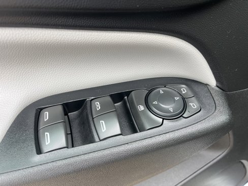 Used 2018 Chevrolet Equinox LS image 12
