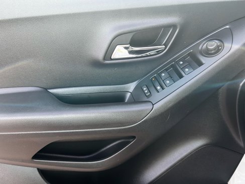 Used 2020 Chevrolet Trax LT image 10