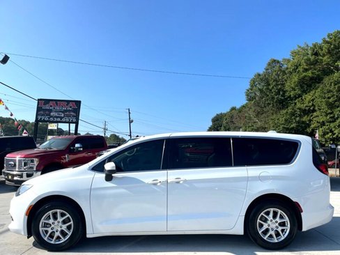 Used 2019 Chrysler Pacifica LX image 4