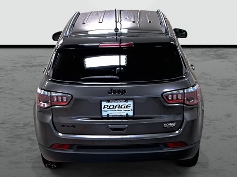 Used 2018 Jeep Compass Latitude image 3