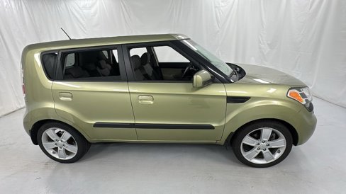 Used 2010 Kia Soul ! image 2
