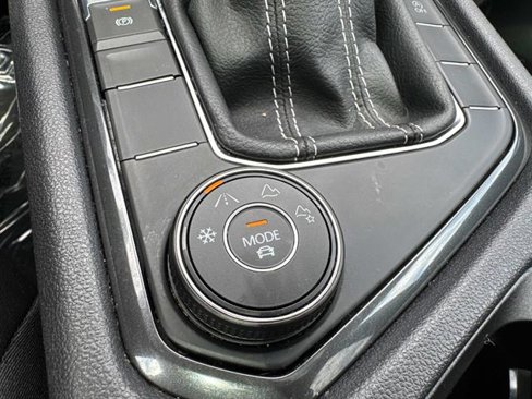 Used 2022 Volkswagen Tiguan SE image 25