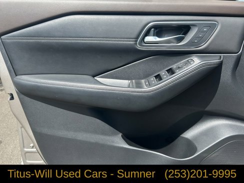 Used 2023 Nissan Rogue Platinum image 22