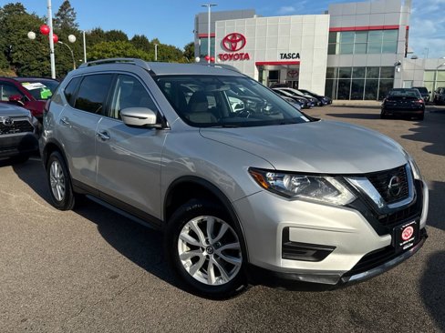 Used 2018 Nissan Rogue SV image 1