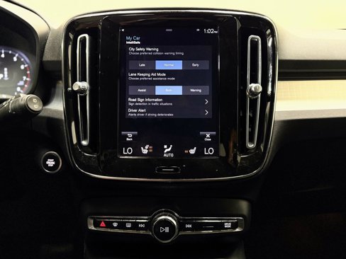 Used 2021 Volvo XC40 T5 Momentum image 70