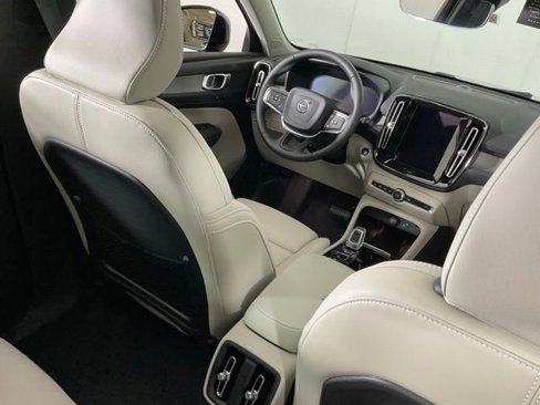 New 2025 Volvo XC40 B5 Plus w/ Protection Package Premier image 36