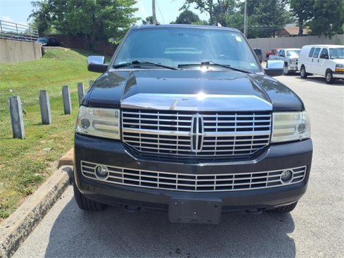 Used 2014 Lincoln Navigator 4WD image 2