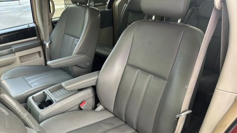 Used 2010 Dodge Grand Caravan SXT image 3