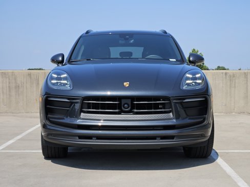 Certified 2025 Porsche Macan image 11