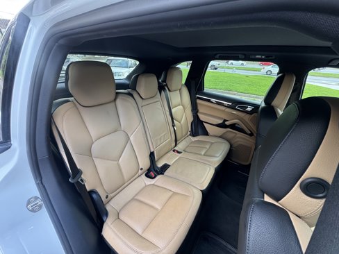 Used 2016 Porsche Cayenne image 9