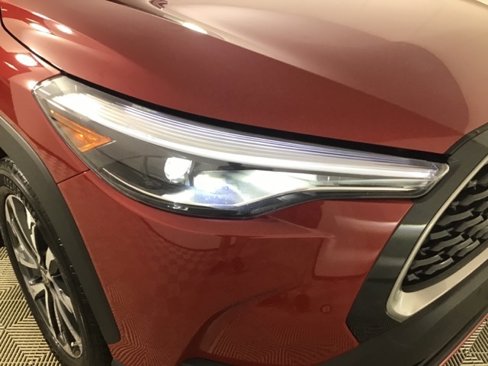 Used 2023 Toyota Corolla Cross XLE image 23