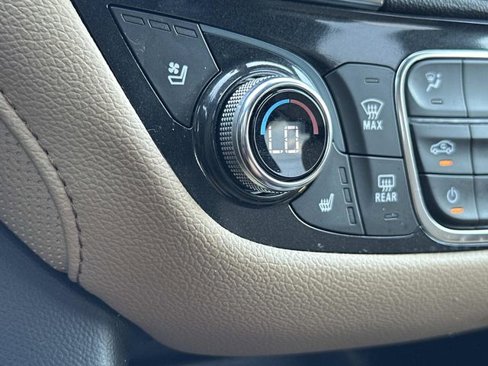 Used 2022 Chevrolet Equinox Premier image 27