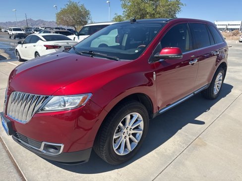 Used 2013 Lincoln MKX image 1