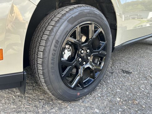 New 2025 Ford Maverick XLT image 11