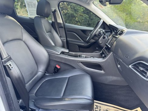 Used 2018 Jaguar F-PACE Premium image 22