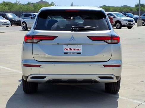 Used 2022 Mitsubishi Outlander SE image 8