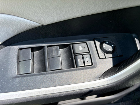 Used 2020 Toyota RAV4 XLE Premium image 9