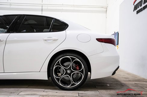 Used 2022 Alfa Romeo Giulia Veloce image 20