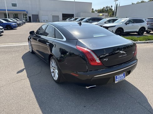 Used 2013 Jaguar XJ image 3