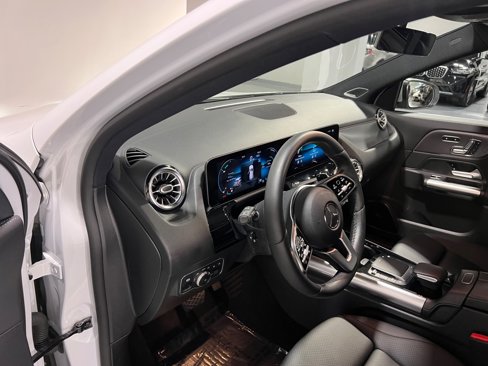 Used 2021 Mercedes-Benz GLA 250 4MATIC w/ Premium Package image 18
