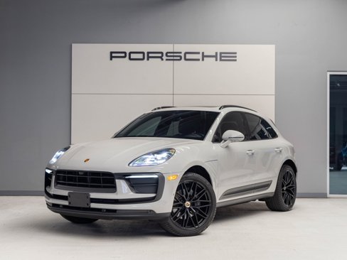 Certified 2022 Porsche Macan image 1