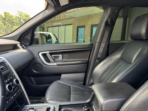 Used 2018 Land Rover Discovery Sport SE image 24