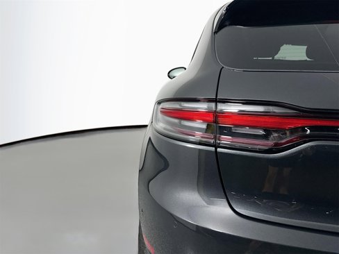 Used 2025 Porsche Macan image 15