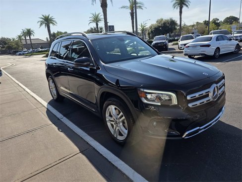 Certified 2020 Mercedes-Benz GLB 250 4MATIC w/ Premium Package image 4