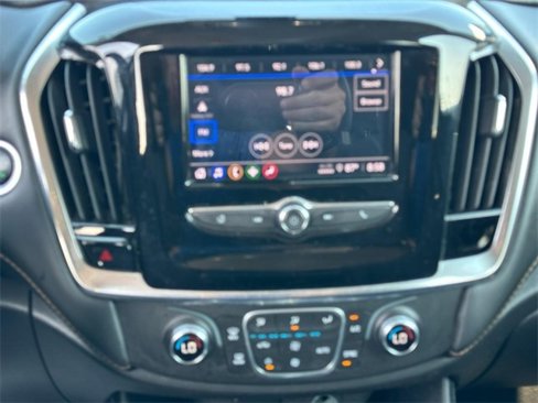 Used 2021 Chevrolet Traverse LS image 14