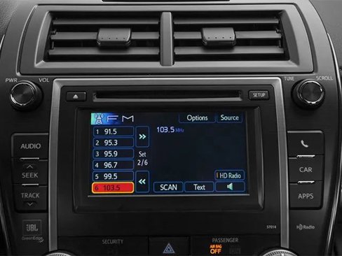 Used 2014 Toyota Camry L image 9