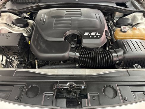 Used 2011 Chrysler 300 Limited image 31