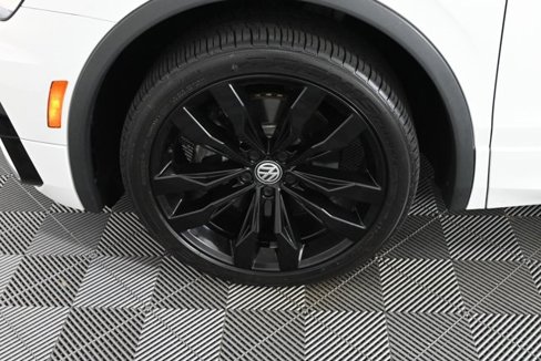Certified 2021 Volkswagen Tiguan SE R-Line image 29