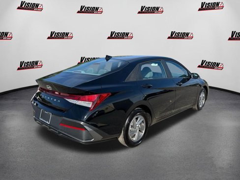 Certified 2024 Hyundai Elantra SE image 5