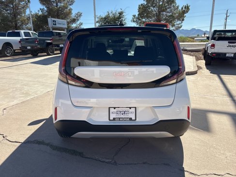 Used 2023 Kia Soul LX w/ LX Technology Package image 6