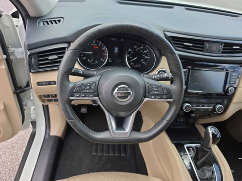 Used 2019 Nissan Rogue SV image 14