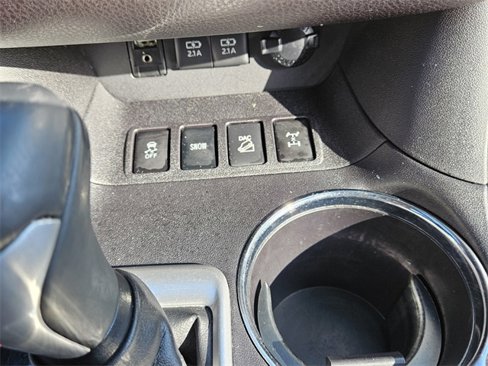 Used 2018 Toyota Highlander SE image 26