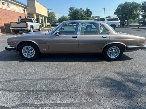 Used 1986 Jaguar XJ Vanden Plas image 4