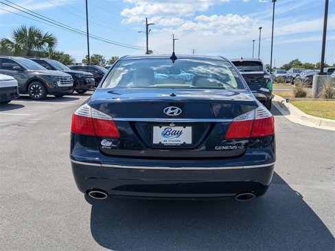 Used 2011 Hyundai Genesis 4.6 image 7