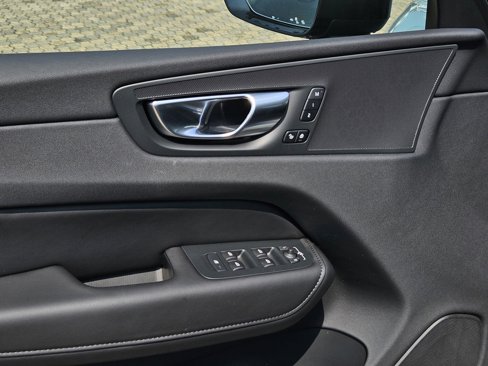 New 2025 Volvo XC60 B5 Core w/ Protection Package Premier image 20