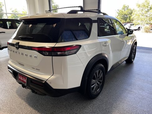 Used 2022 Nissan Pathfinder SV w/ SV Premium Package image 6