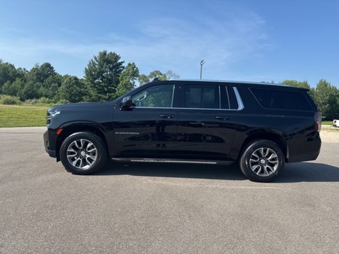 Used 2021 Chevrolet Suburban LT image 2